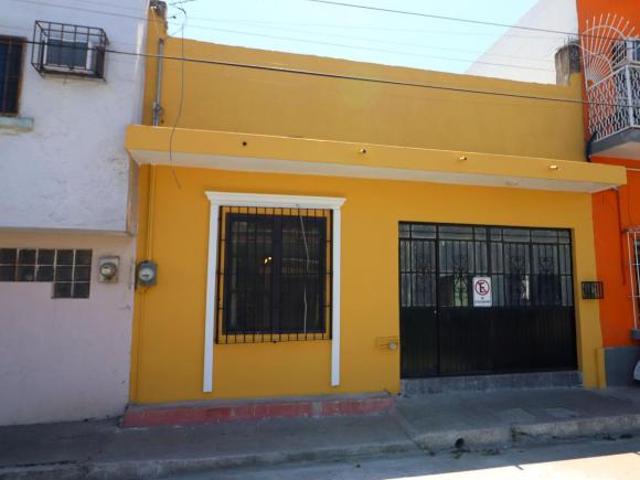 Encantadora Casa de Una Planta en el Corazón del Centro: Amplia, Cómoda y en Excelente Ubicación