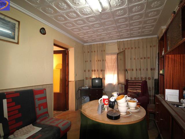 Encantadora Casa en Utiel a un Precio Imperdible: ¡Solo €35,000!