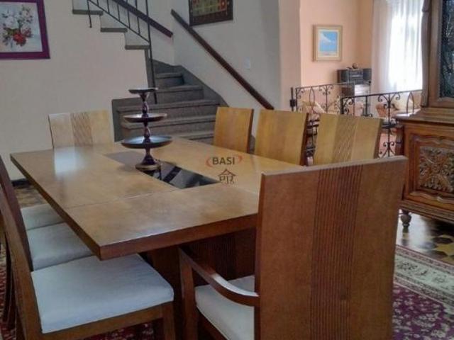 Encantadora Casa Estilo Suico com 2 Andares no Exclusivo Jardim Social