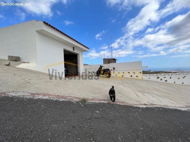 Encantadora Casa Rústica con Vistas al Teide en Los Blanquitos