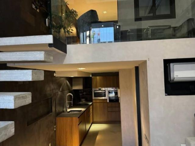 Encantadora casa totalmente reformada con terraza privada en Barcelona
