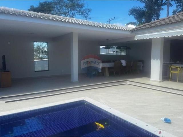 Encantadora Casa 4 quartos em Condomínio com Piscina e Pomar
