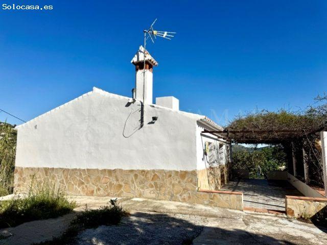 Encantadora finca con vistas al mar para reformar Cerca de Sayalonga