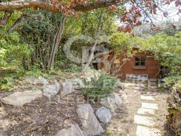 Encantadora finca en venta en Vallvidrera con elementos modernistas, jardín y