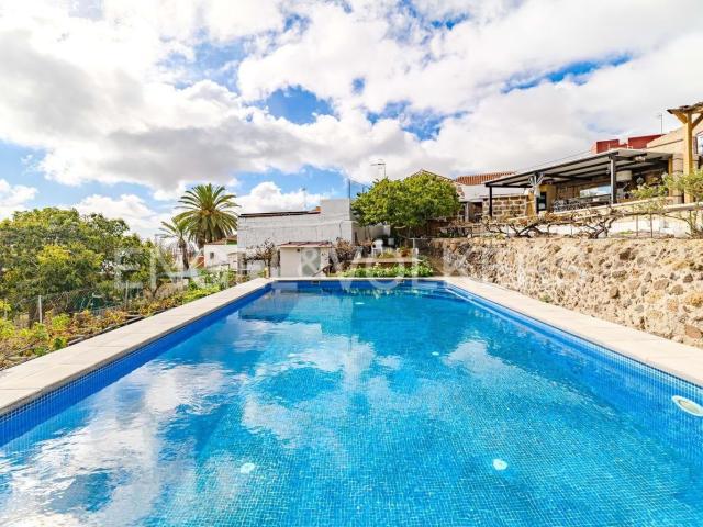 Encantadora finca rústica con piscina y jardín en Granadilla. 247m² Granadilla