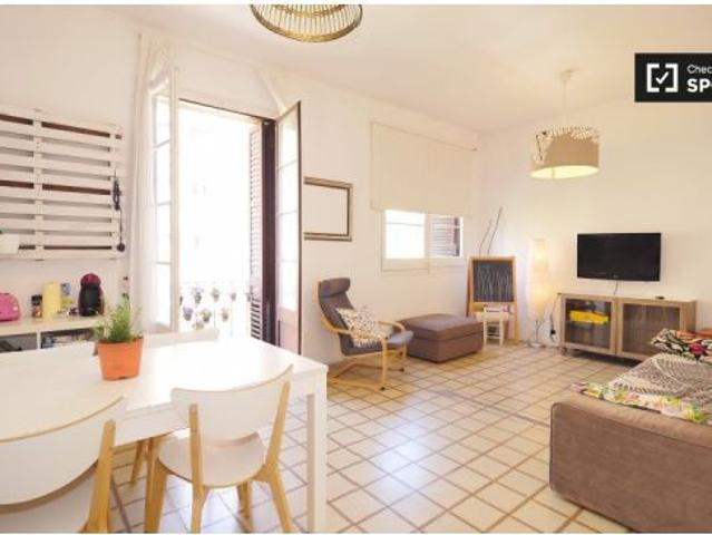 Encantadora habitación con cama doble en alquiler en Gràcia