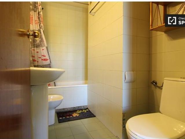 Encantadora habitación con cama doble y baño privado en alquiler en Puente de Vallecas