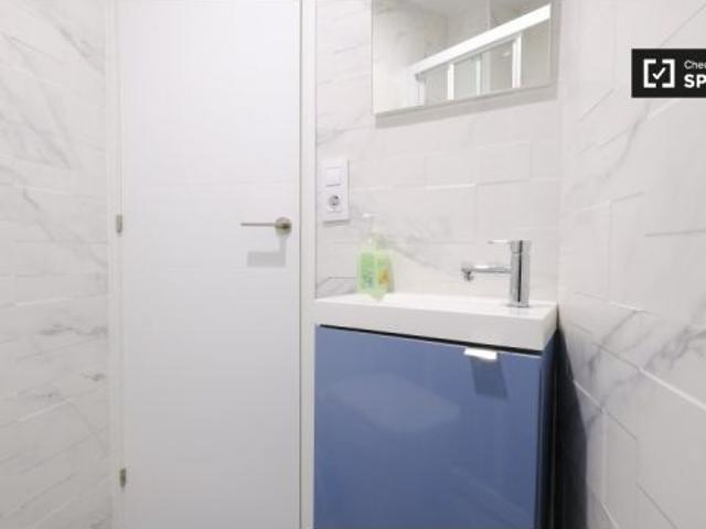 Encantadora habitación con cama doble y baño privado en alquiler en Puerta del Ángel