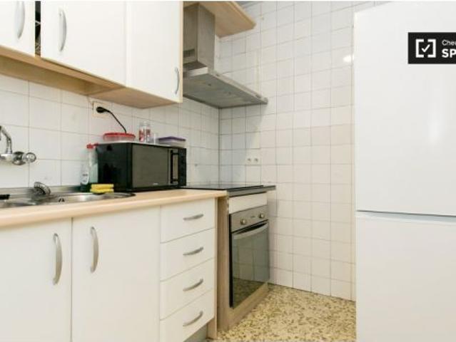 Encantadora habitación con cama individual en alquiler en Centro