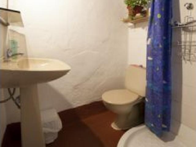 Encantadora habitación con estantería en apartamento de 2 dormitorios, Casco Antiguo