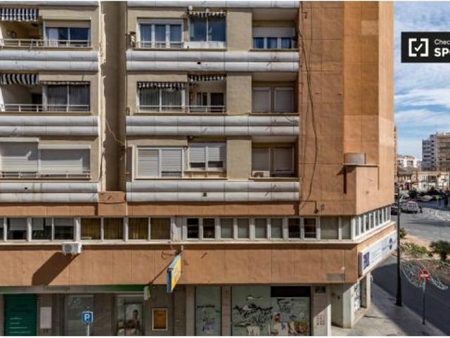 Encantadora habitación en alquiler en apartamento de 4 dormitorios en Rascanya