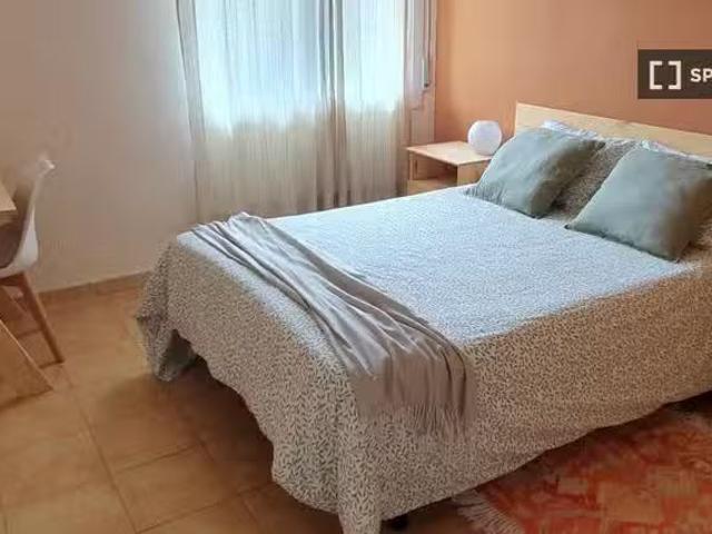 Encantadora habitación, Solo mujeres, en alquiler en Eixample.