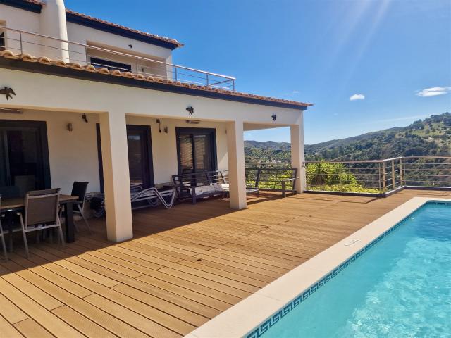 Encantadora Moradia Moderna Com 3 Quartos, Piscina, Garagem. 188m² Santa Catarina Da Fonte Do Bispo