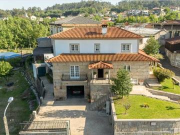 Encantadora Moradia com vistas Panorâmicas para a Natureza 291m² Armil e Silvares S. Martinho