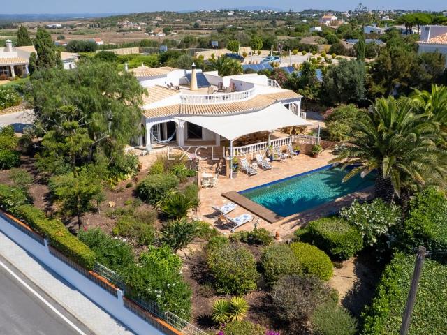 Encantadora moradia de 4 quartos com vistas deslumbrantes so. 212m² Lagos