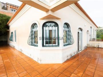 Encantadora Moradia Isolada T6 na Azambuja: O Refúgio Perfeito para a Sua Família!