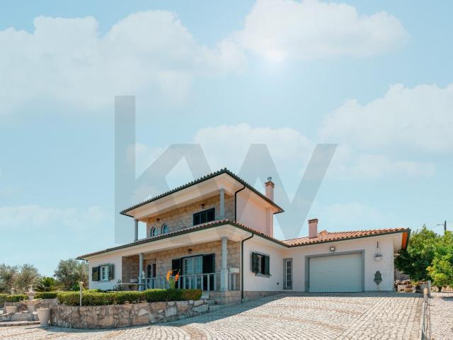 Encantadora Moradia T4 + Moradia para reconstrução, com Projecto aprovado para Turismo de Habitação