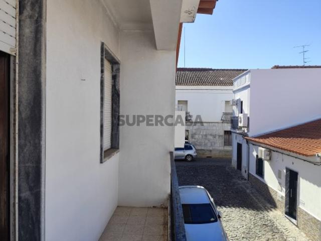 Encantadora Moradia T4 na Prestigiada Zona da Porta Nova em Moura O Seu Refúgio Familiar com Quintal Privativo e Potencial de Expansão!
