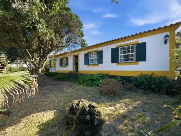 Encantadora Moradia T3 com vinha e vista mar em Biscoitos, ilha Terceira