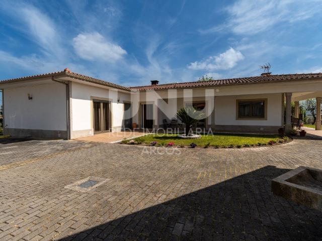 Encantadora Moradia Térrea V3 147m² Jolda Madalena e Rio Cabrão