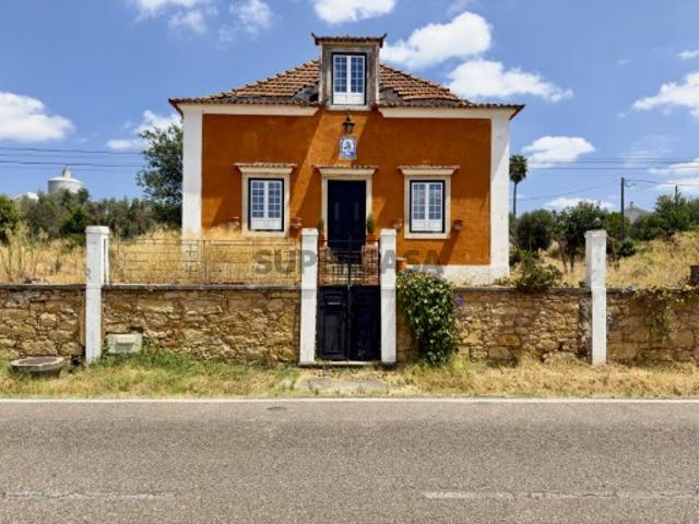 ENCANTADORA MORADIA TRADICIONAL COM 4 QUARTOS, PROJETO DE AMPLIAÇÃO E TERRENO COM 1.560 M²