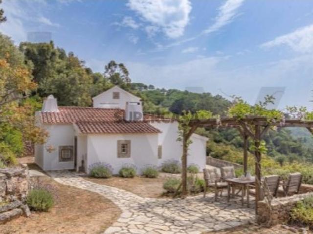 Encantadora Moradia 5 Assoalhadas T3 no Campo Apenas 8 Minutos do Centro de Mafra e da Ericeira