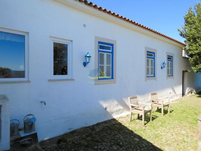 Encantadora propriedade com personalidade, situada perto de Dornes, em Ferreira do Zêzere, no bairro de Santarém