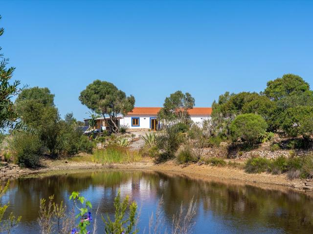 Encantadora propriedade rural com 2 quartos, lago privado e. 136m² Rogil