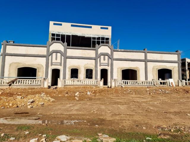 ENCANTADORA QUINTA COM 7 QUARTOS E CAPELA, EM RENOVAÇÃO, COM VISTA SOBRE O CAMPO E COLINAS ENVOLVENTES, INSERIDA NUM TERRENO DE 14.389 M²