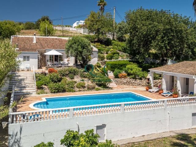 Encantadora quinta tradicional com 3 quartos duplos, situada. 229m² São Brás De Alportel