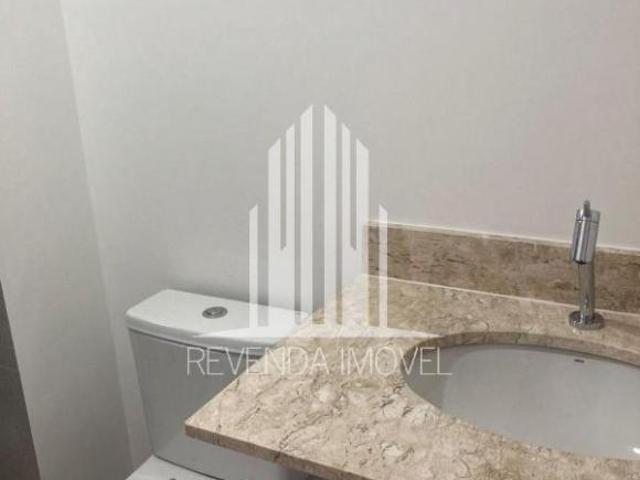 Encante se com este impecável apartamento de 2 quartos na Vila Dom Pedro I, São Paulo SP!