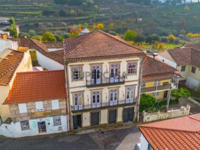 Encante se com este Palacete Único no Coração do Douro Um Refúgio de Luxo e História em Lamego!