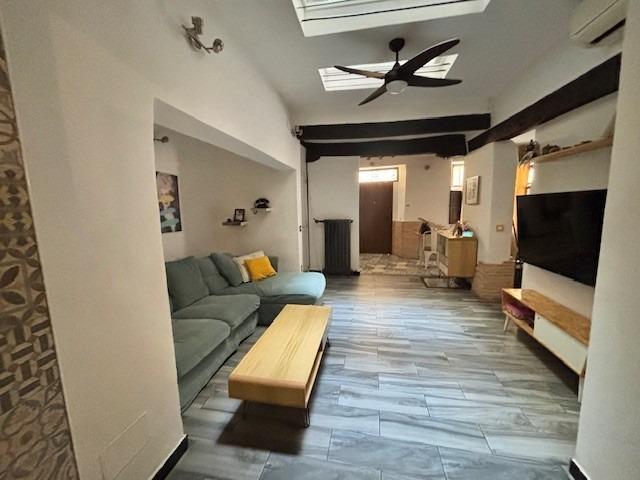 Encanto Histórico en el Corazón de la Ciudad: Casa/Piso con Potencial Único