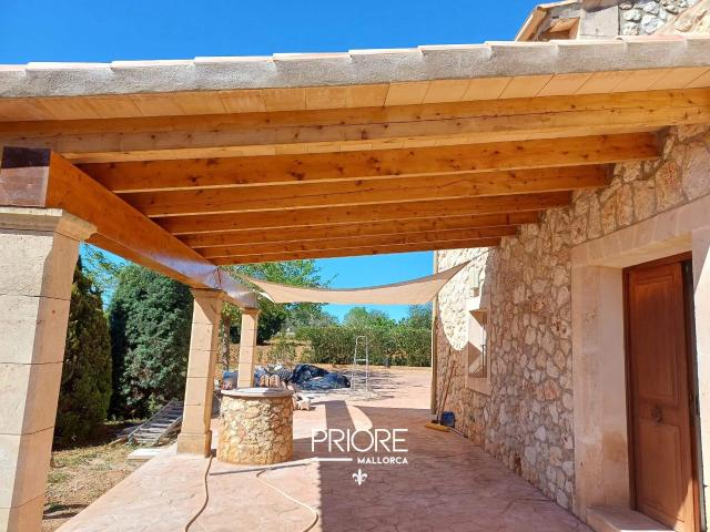Encanto rústico con piscina y privacidad en la naturaleza