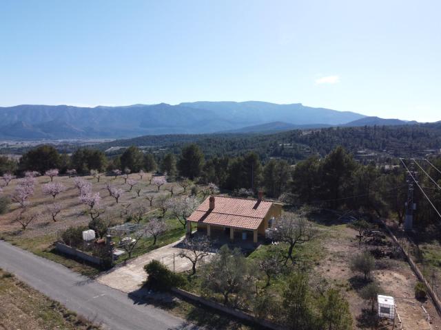 Encanto rústico en plena naturaleza – Casa con 58.000 m2 de terreno ecológico
