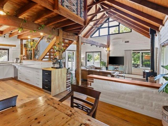 Enchanting Country Retreat on 10 Acres