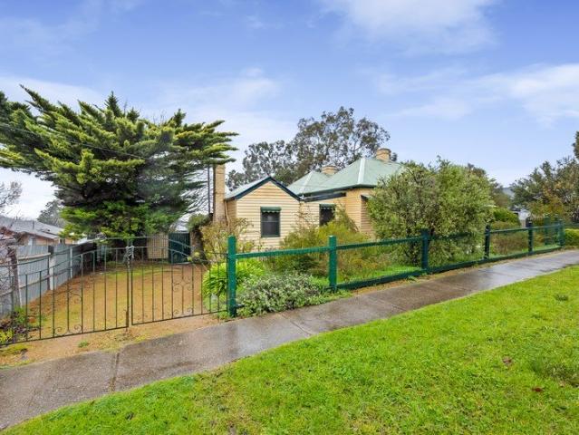 Enchanting Victorian Period Home, including a monthly gardener