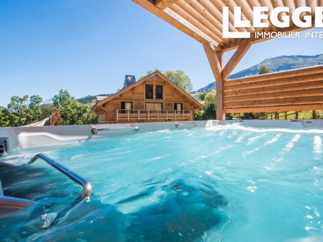 Enchastrayes – Chalet 339 m² avec dépendance et prestations luxe, à 4 km de Barcelonnette