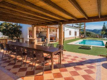 Enclavada en un entorno natural único, esta finca de lujo se. 192m² Málaga