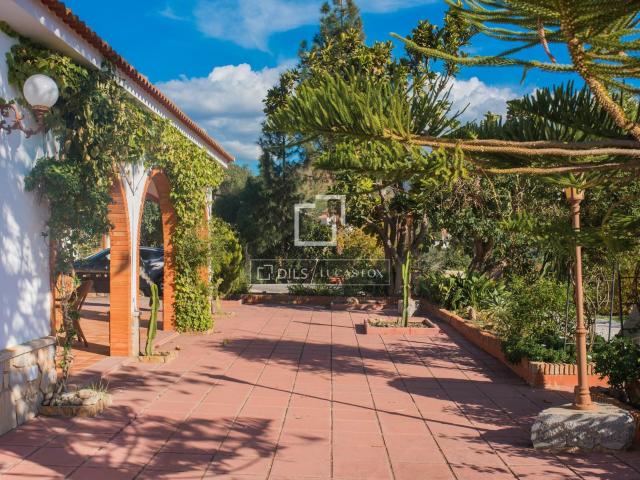 Finca rural con cortijo renovado, piscina, pista de tenis, a. 192m² Balcón de malaga