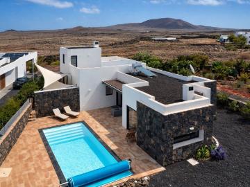 Enclavada en uno de los entornos más auténticos y valorados. 194m² La Oliva