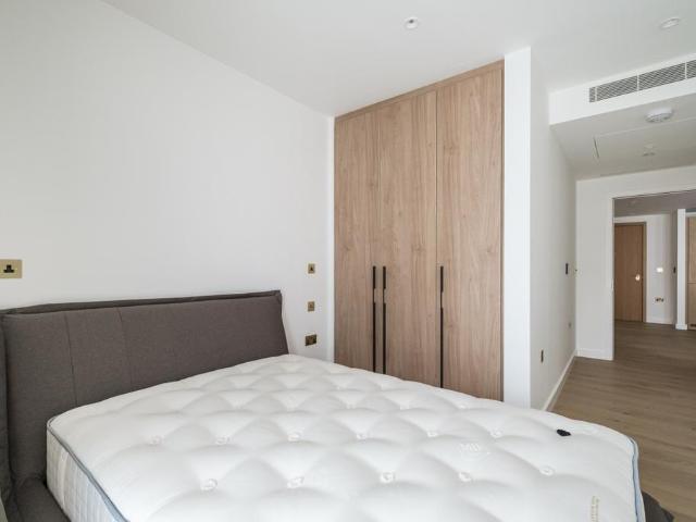 Enclave KX, 101 Camley Street. 2 bed flat to rent £5,800 pcm £1,338 pw