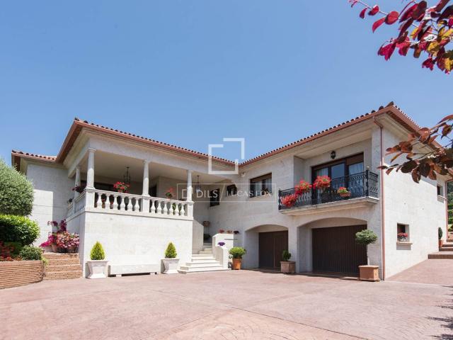 Encontramos esta fabulosa villa bien construida en Gondomar. 583m² Gondomar