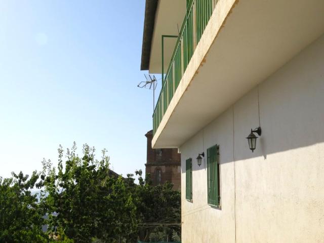 Encontrar una propiedad de pueblo con buen acceso y jardines. 338m² Mecina bombarón
