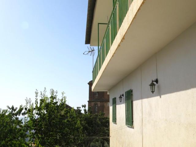 Encontrar una propiedad de pueblo con buen acceso y jardines. 338m² Mecina bombarón