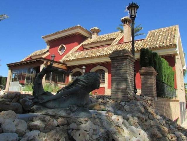 Encontrar una propiedad que combine dimensiones excepcionale. 490m² Orihuela
