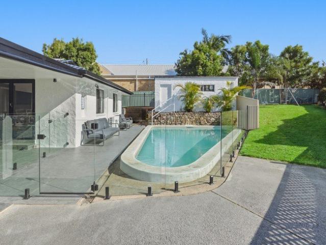 End of Cul de Sac Privacy, Ample Vehicle Space & Unbeatable Convenient Location