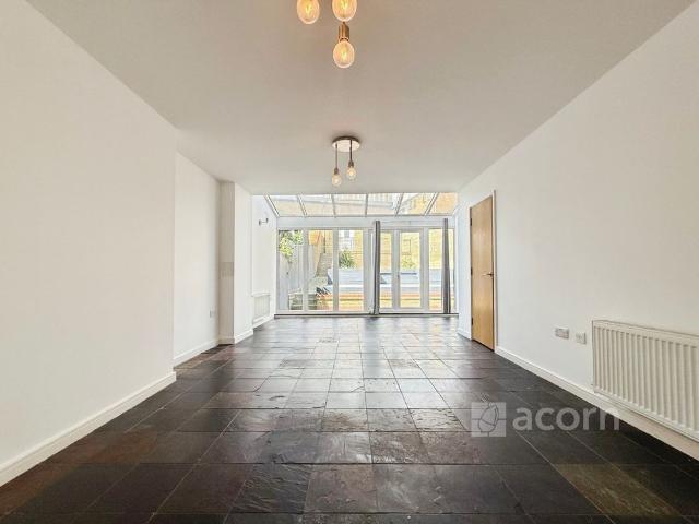 End Of Terrace House to rent Waterstone Way, Greenhithe, DA9