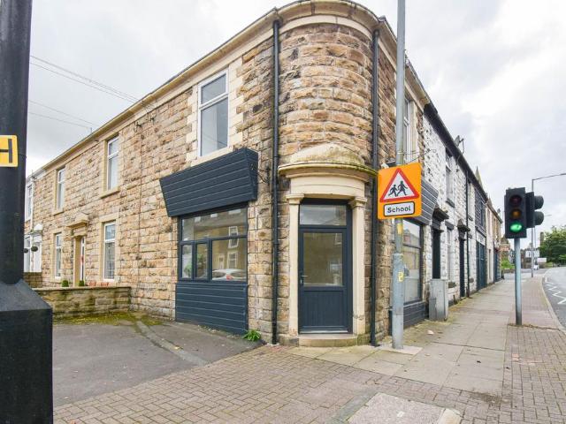 End of terrace house for sale