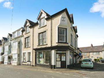 End of terrace house for sale